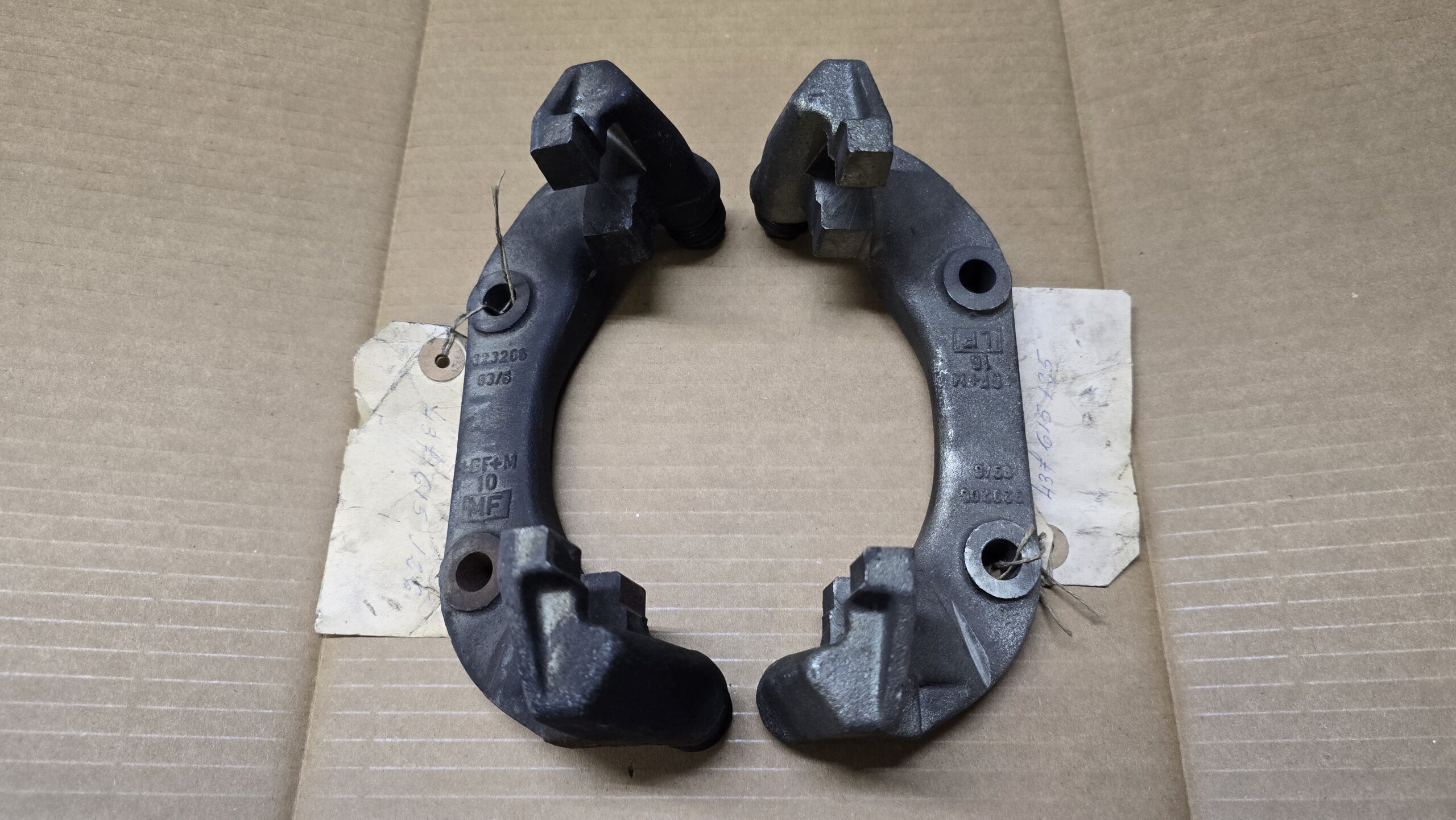 NOS 437615125 Brake carrier, pair